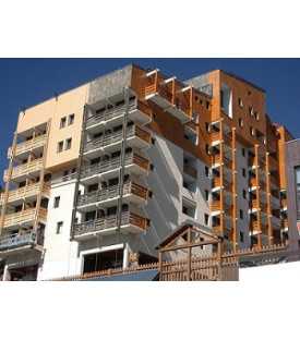 RENOVATION BATIMENT AVEC EGALISATEUR DE TEINTE PUIS LASURE DE FINITION