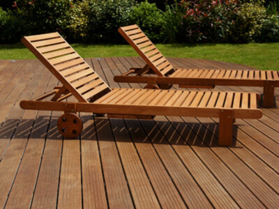 Entretenir une terrasse en bois et la protéger